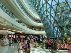 澳门太阳城网站：离岛旅客购买免税品时